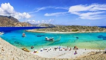 Two breathtaking uninhabited islands in the middle of the Aegean with the most crystal clear waters